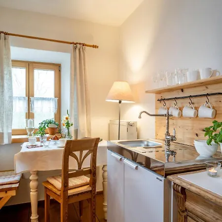Koellhof Apartament *